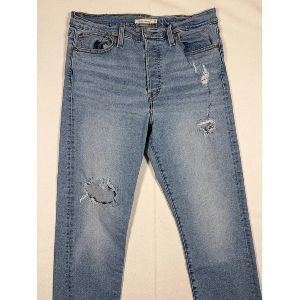 Levis Wedgie‎ Straight Distressed High Rise Jeans Light Wash Blue Size 32